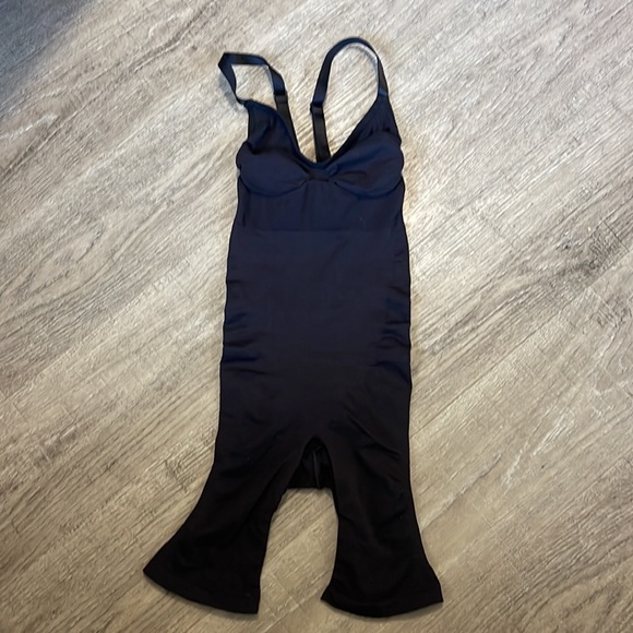 SKIMS SCULPTING BODYSUIT MID THIGH - XXS/XS - Picture 3 of 5